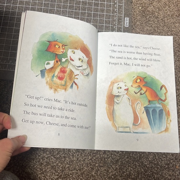 Mac & Cheese and Sammy the Seal level 1 reader books - Picture 8 of 16